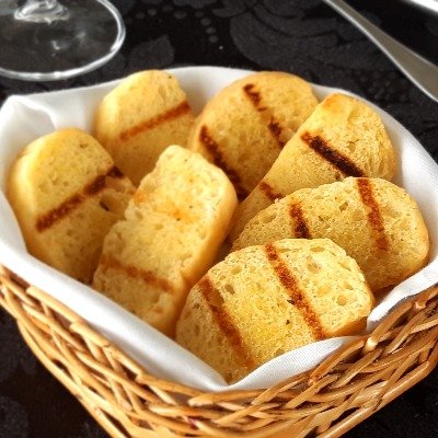Pães com Alho na Brasa